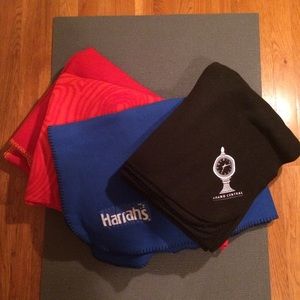 2 fleece blankets - Red and black